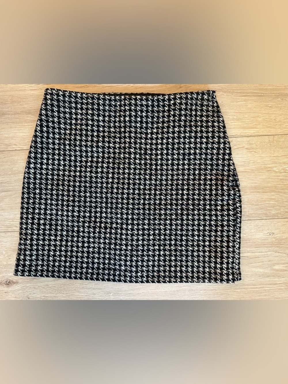 H&M Black and White Houndstooth Mini Skirt